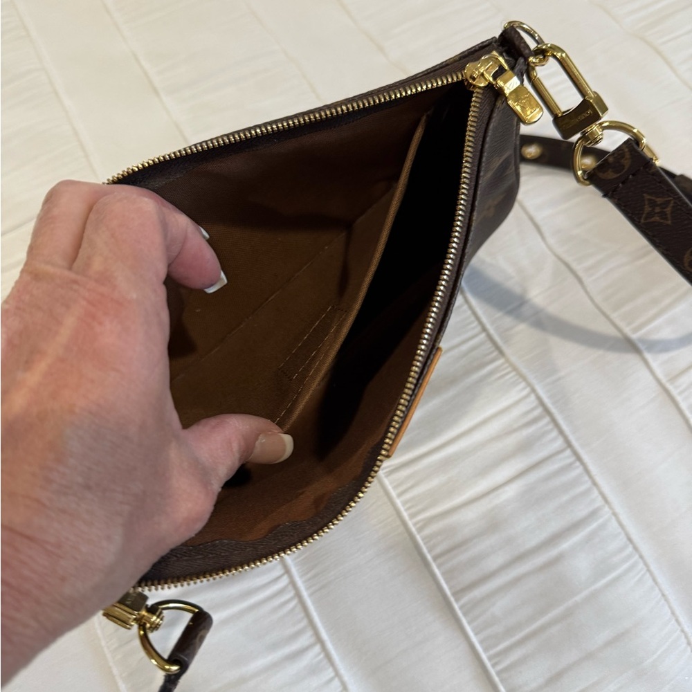 ❤️⭐️PRICE DROP! Louis Vuitton Monogram Crossbody Bag Multi Pochette W/Gold Chain - Picture 16 of 16